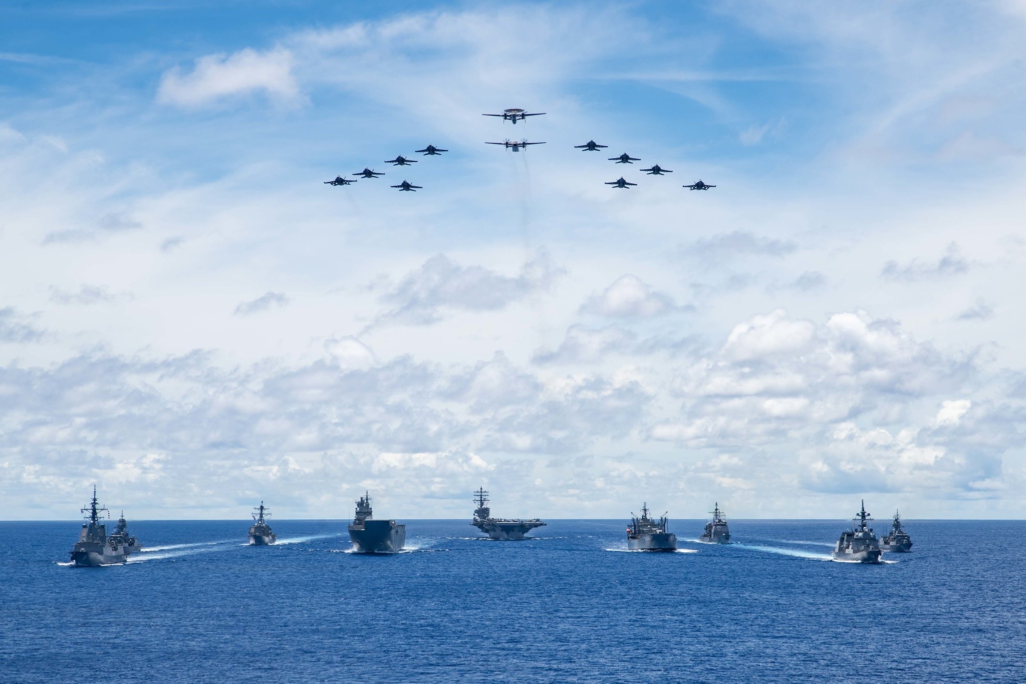 Phi doi chien dau ho tong tau 3 nuoc My, Nhat, Australia tap tran hinh anh