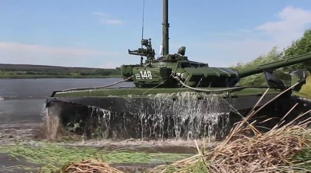 Xe tang T-72B3 cua Nga gay sung sot vi lan song nhu tau ngam hinh anh