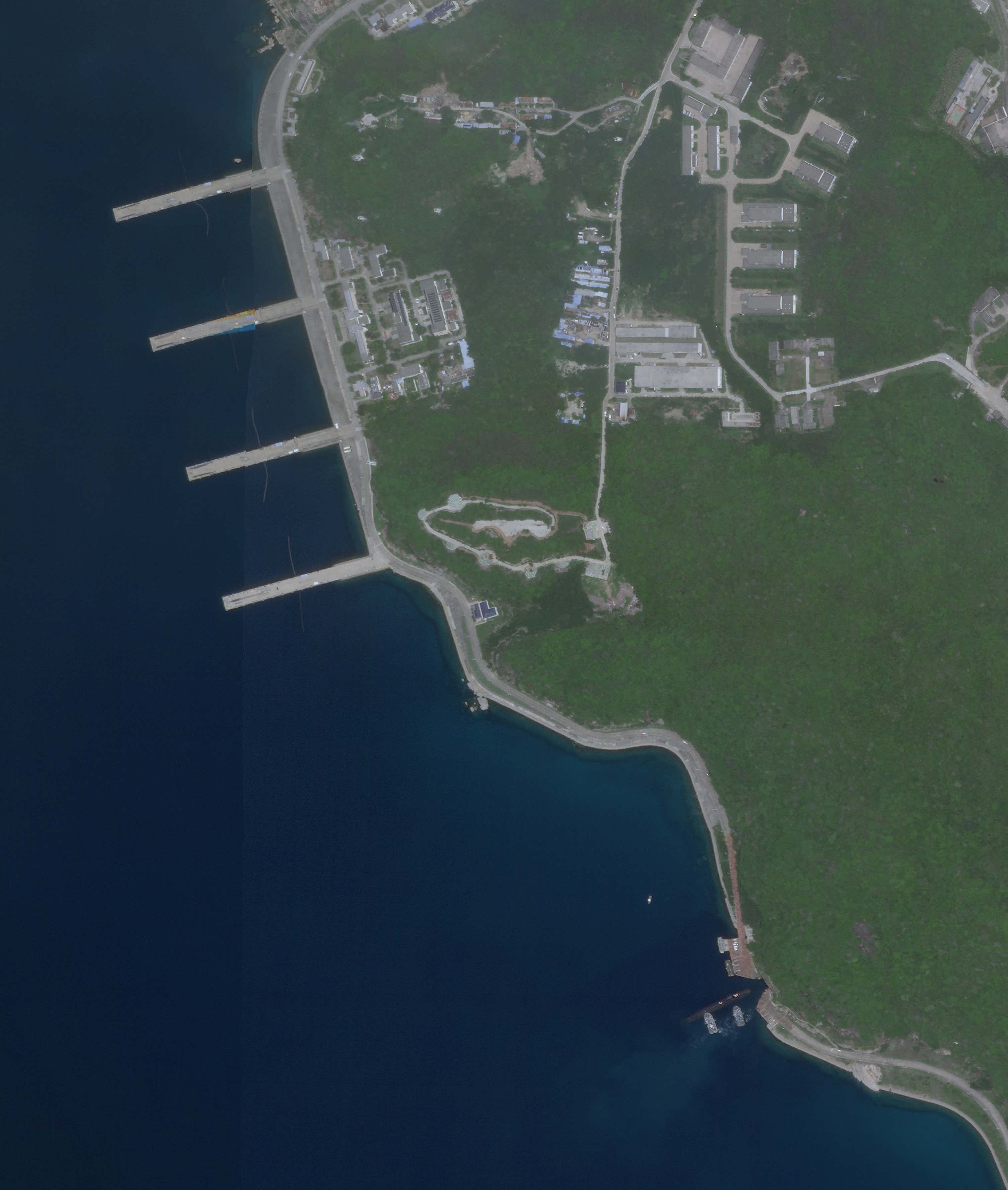 Can cu tau ngam tren dao Hai Nam anh 2