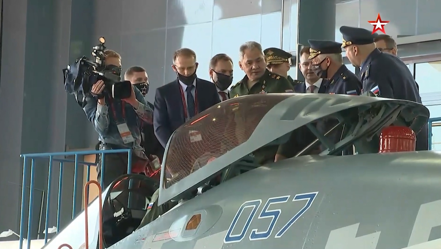 Bo truong Quoc phong Nga kiem tra Su-57 truoc gio khai mac Army Games hinh anh