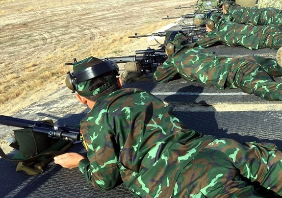 Doi tuyen Ban tia QDND Viet Nam lot vao top giua hinh anh