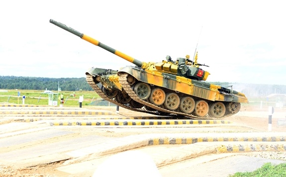 Doi xe tang Viet Nam gap Myanmar o vong ban ket hinh anh