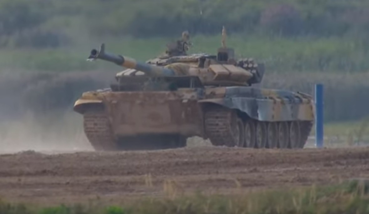 Phao xe tang doi Viet Nam vo op cach nhiet o ban ket hinh anh