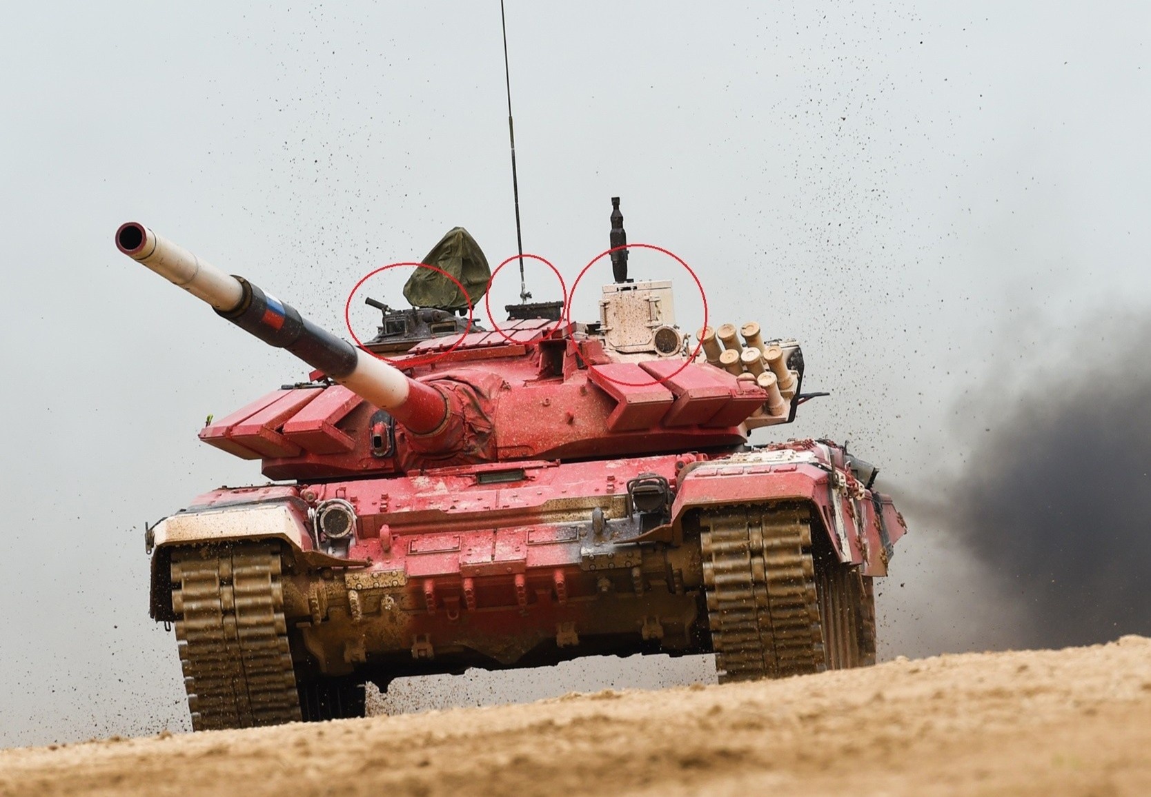 Nghi van Nga dung mau troi hon xe tang cap cho cac doi o Tank Biathlon hinh anh