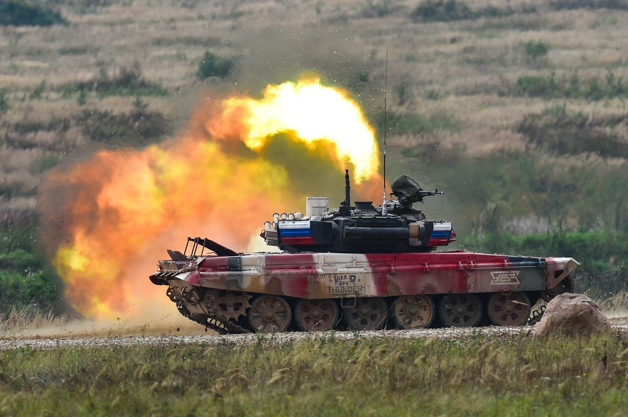 Xe tang do cua Nga vuot troi tai chung ket Tank Biathlon hinh anh