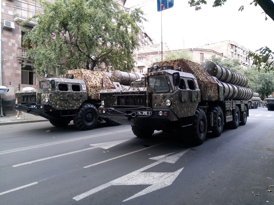 Azerbaijan tuyen bo pha huy ten lua S-300 cua Armenia hinh anh