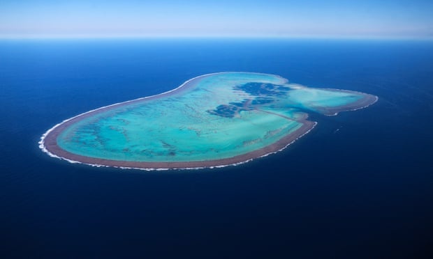 Phat hien qua bom 45 kg tren ran san ho o Australia hinh anh