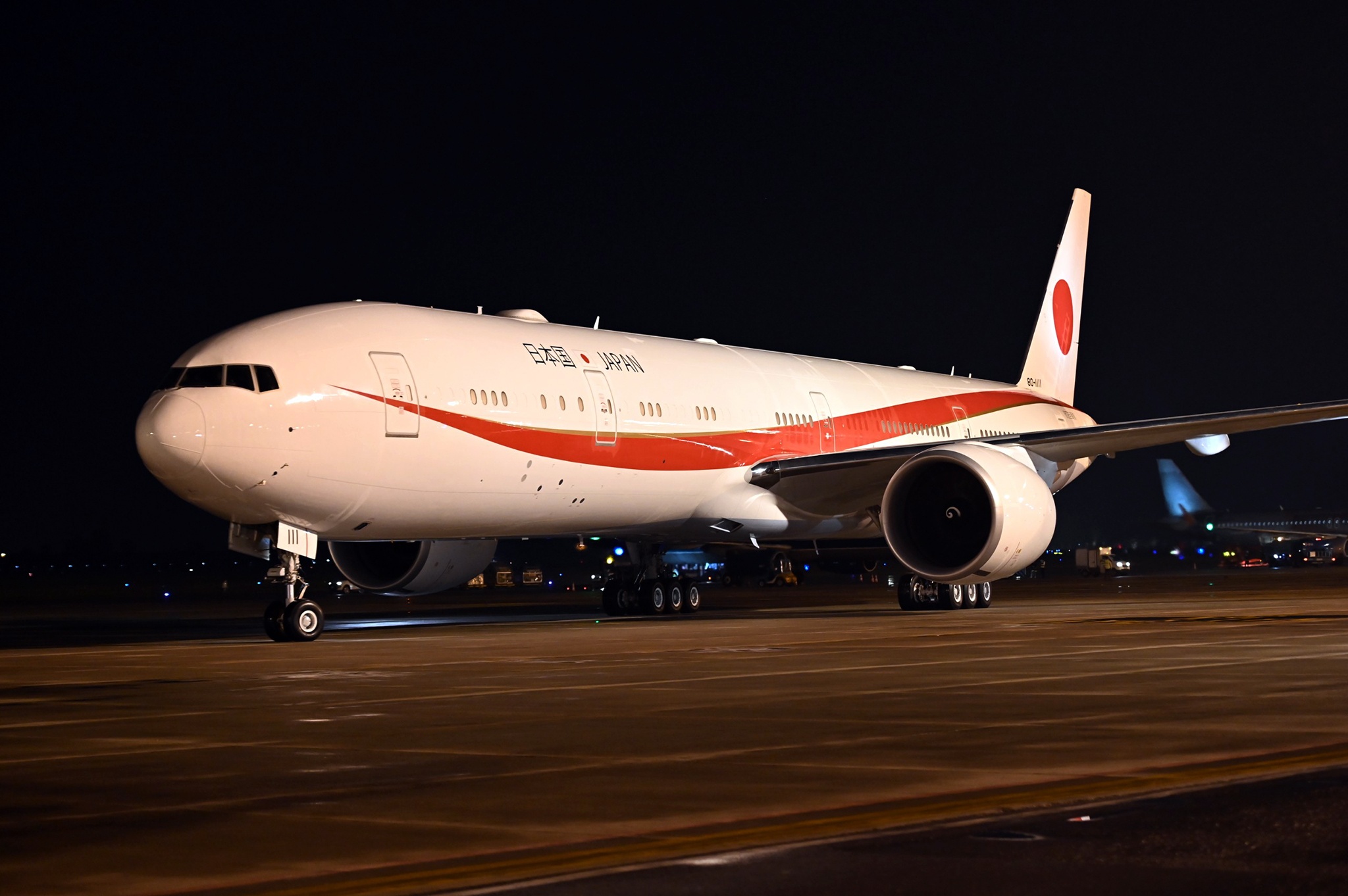 Dieu dac biet ve chuyen co Air Force One cua thu tuong Nhat Ban hinh anh