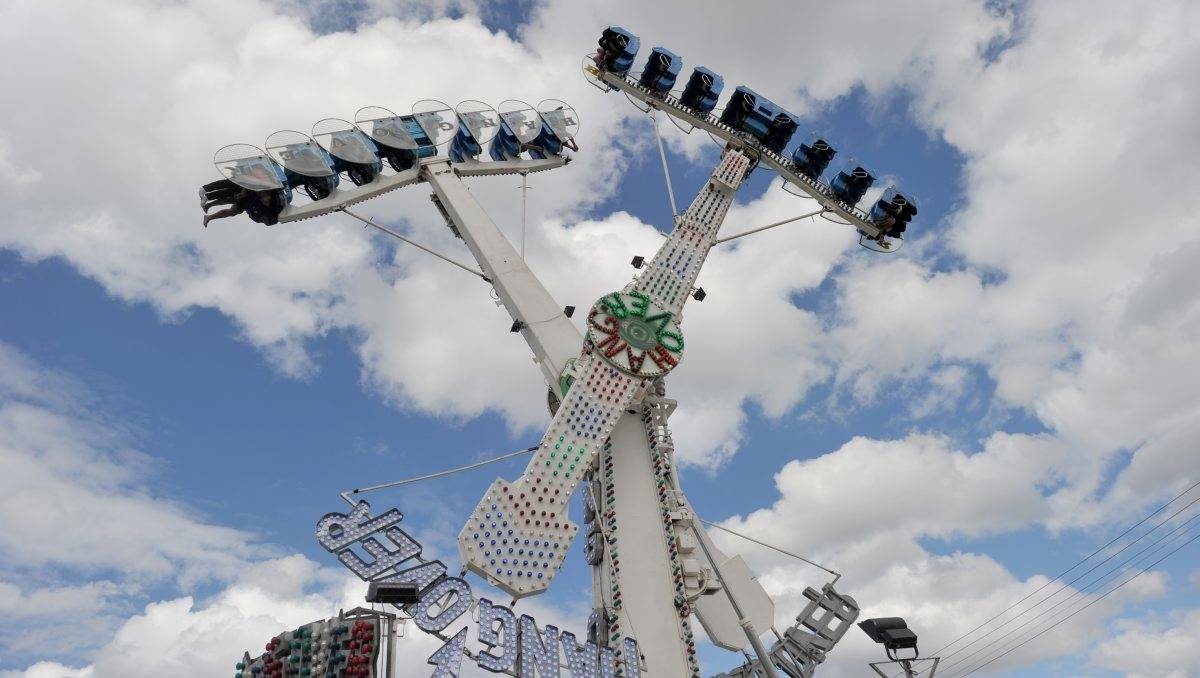 Co gai Australia roi khoi xich du o do cao 30 m hinh anh