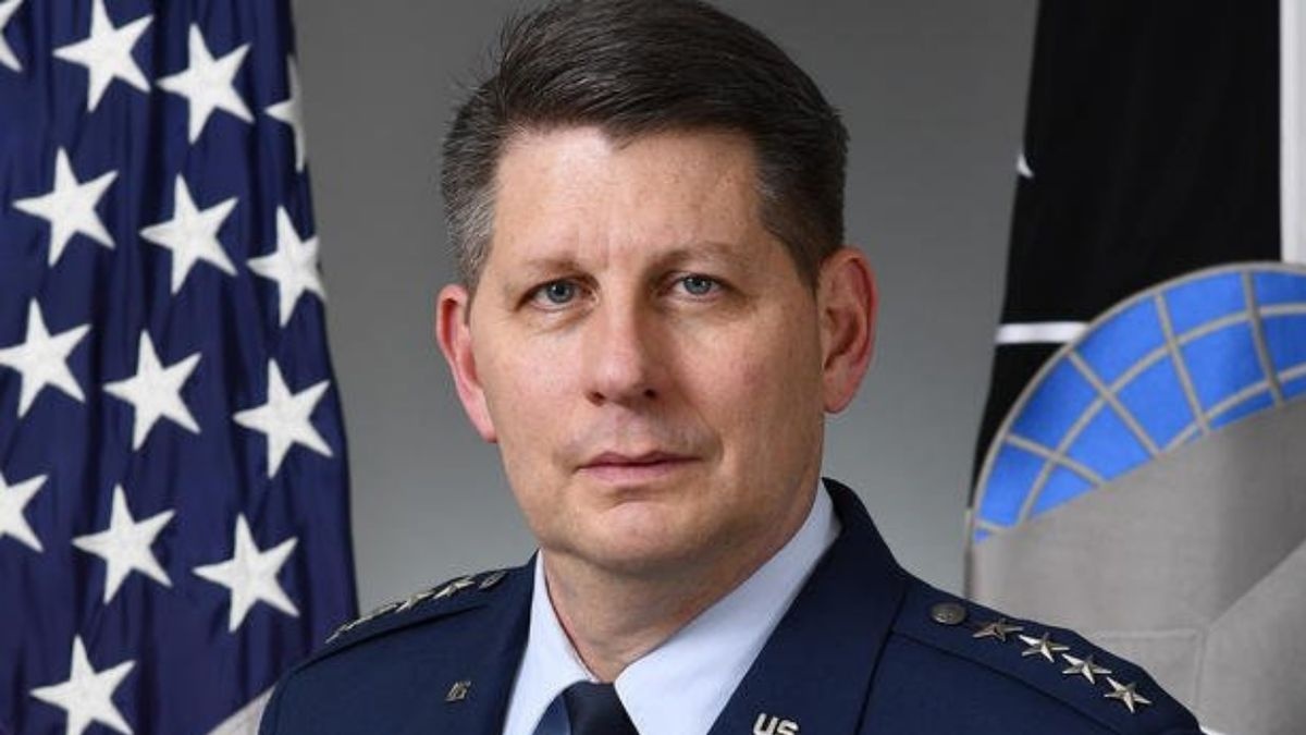 Pho tu lenh Luc luong Vu tru My mac Covid-19 hinh anh