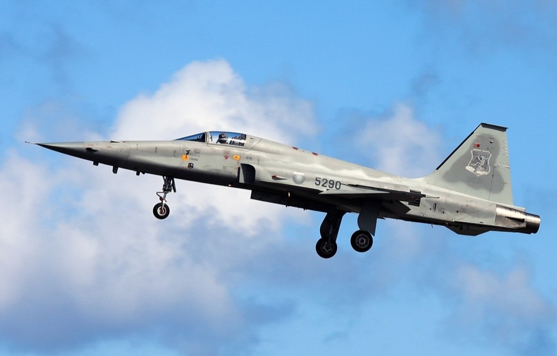 Tiem kich F-5E cua Dai Loan gap nan, phi cong thiet mang hinh anh