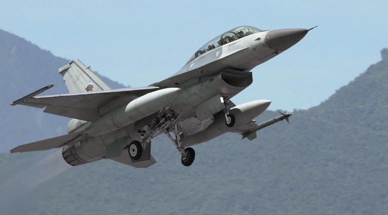 Dai Loan dung bay toan bo tiem kich F-16 sau tai nan hinh anh