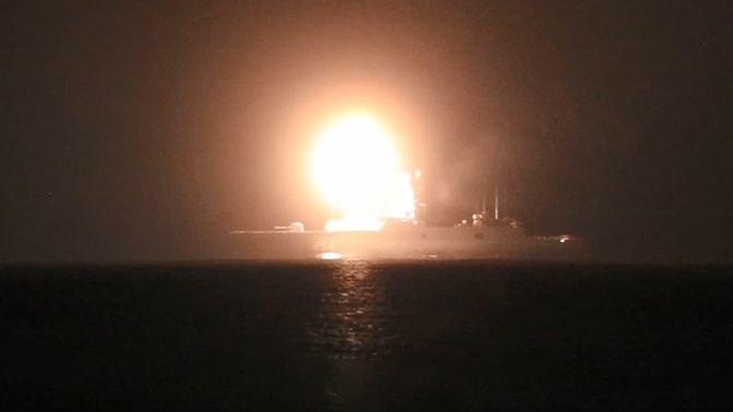 Nga thu ten lua sieu vuot am Zircon o bien Trang hinh anh