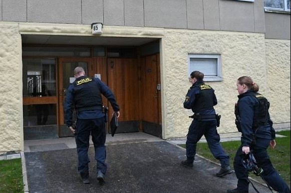 Phat hien nguoi dan ong Thuy Dien bi me nhot trong nha suot 28 nam hinh anh