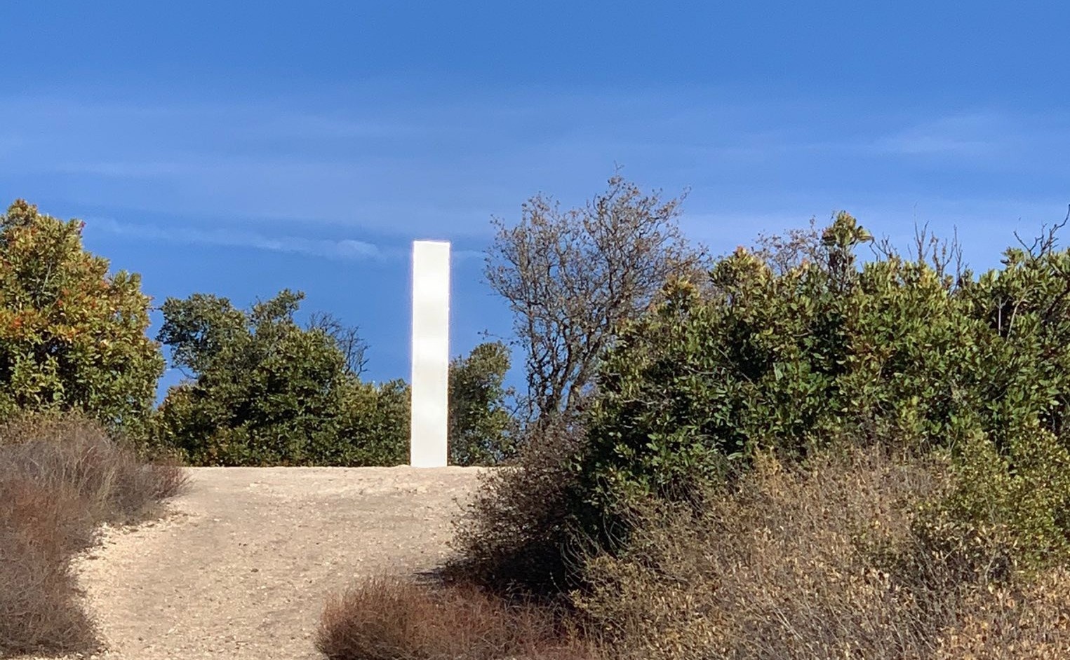 Khoi kim loai bi an anh 1