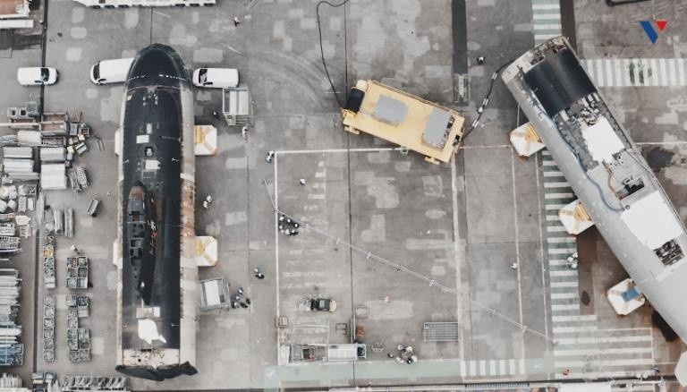 Phap cat 2 tau ngam hat nhan de rap thanh mot tau moi hinh anh