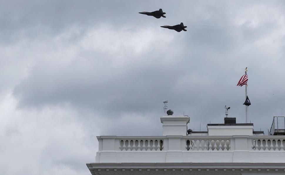 Tiem kich F-22 lam gian doan hop bao o Nha Trang hinh anh