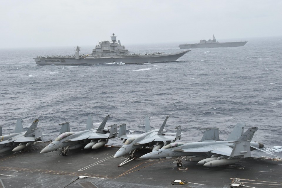 Hai quan My xoay truc sang chau A anh 1