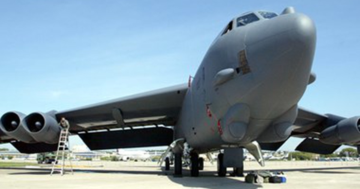 May bay nem bom My mo phong tan cong bang ten lua sieu vuot am hinh anh