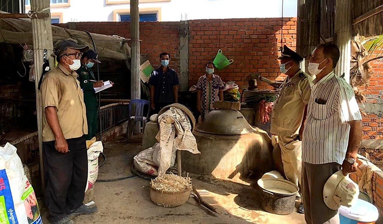 11 nguoi tu vong sau khi uong ruou trong dam tang o Campuchia hinh anh