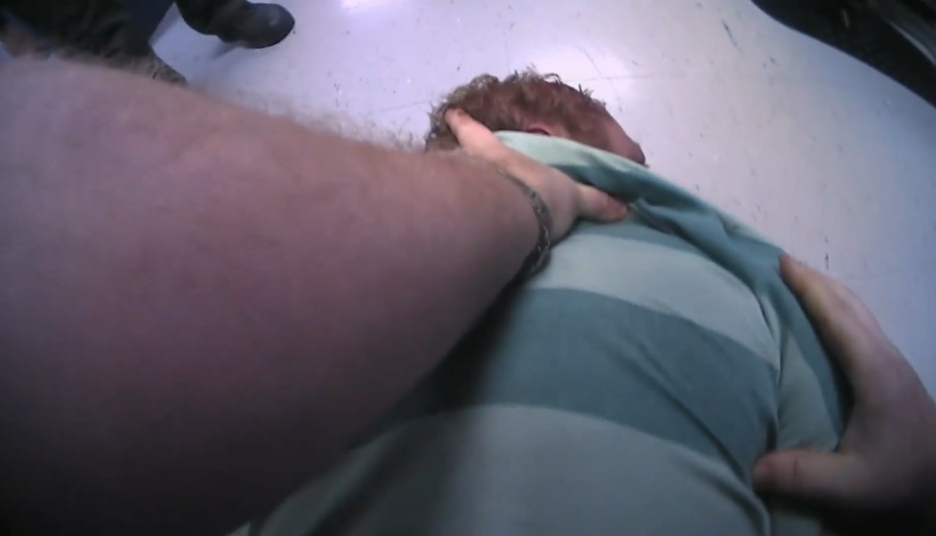 Tiet lo video canh sat My de len co nghi pham tu vong hinh anh