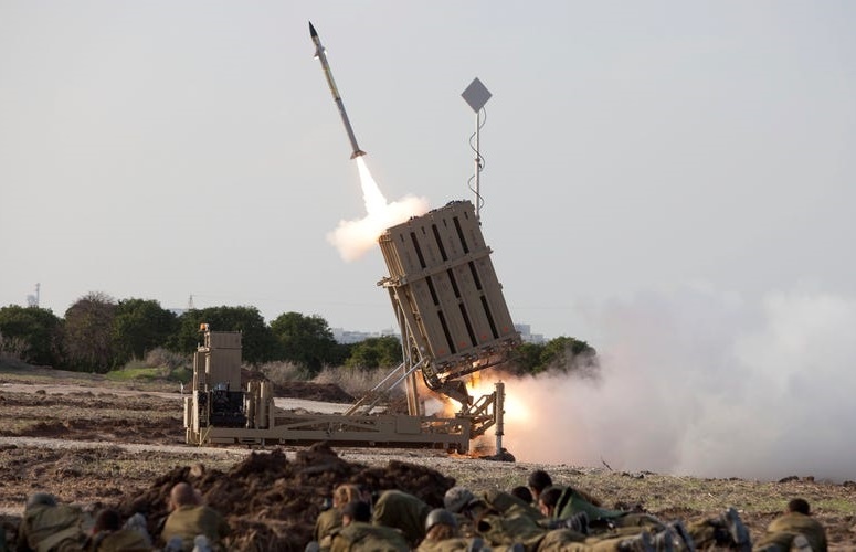 Vom Sat Israel ban nham UAV dong doi hinh anh