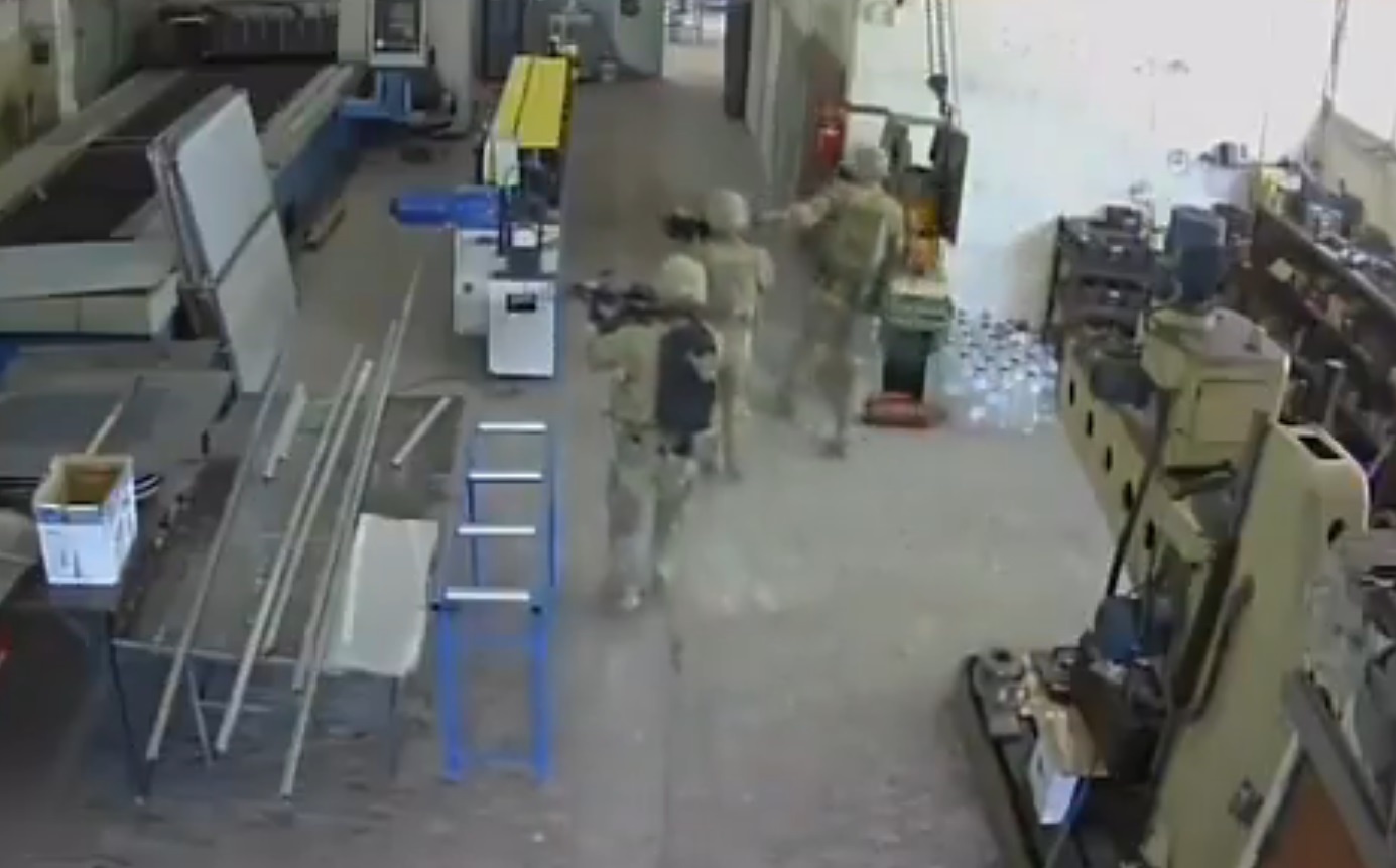 Binh si My 'chiem nham' nha may o Bulgaria hinh anh