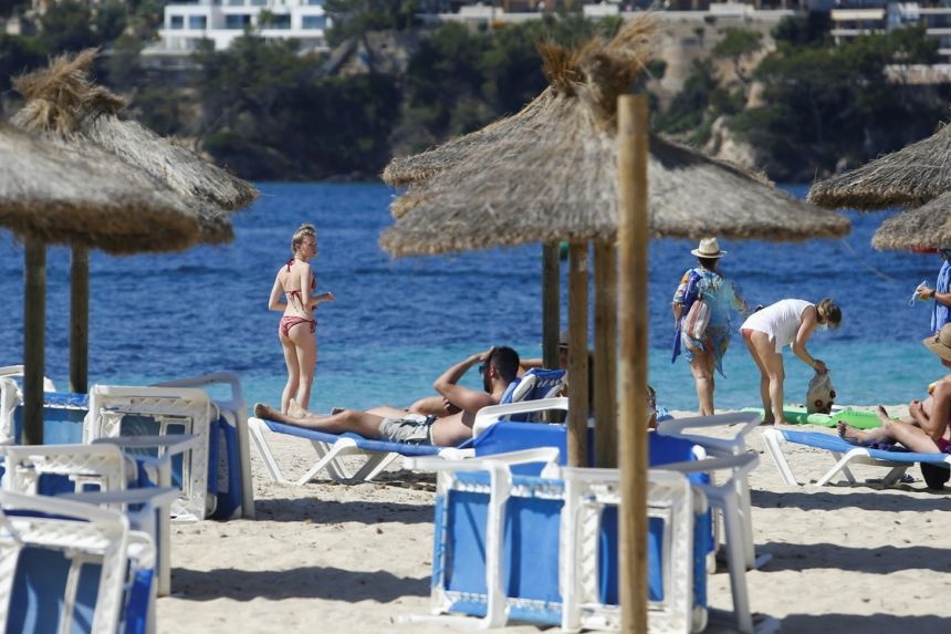 Nganh du lich the gioi ton that 4.000 ty USD vi Covid-19 hinh anh