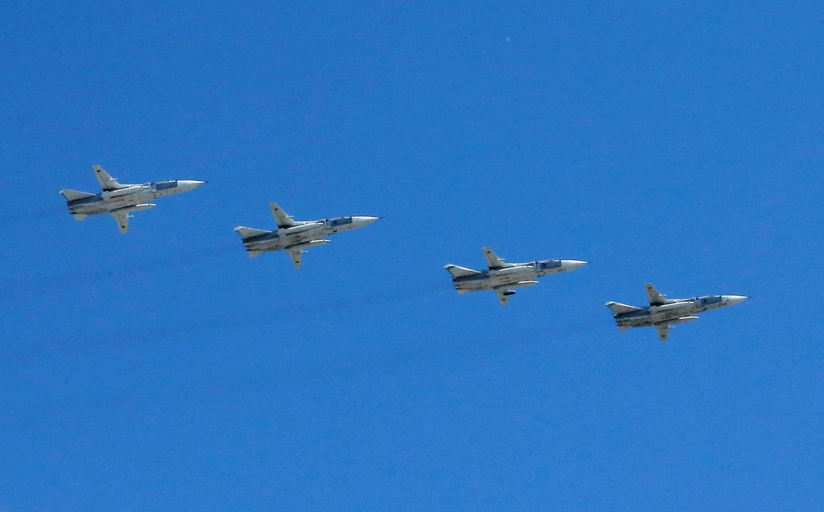 May bay Nga dien tap nem bom tau chien o Bien Den hinh anh