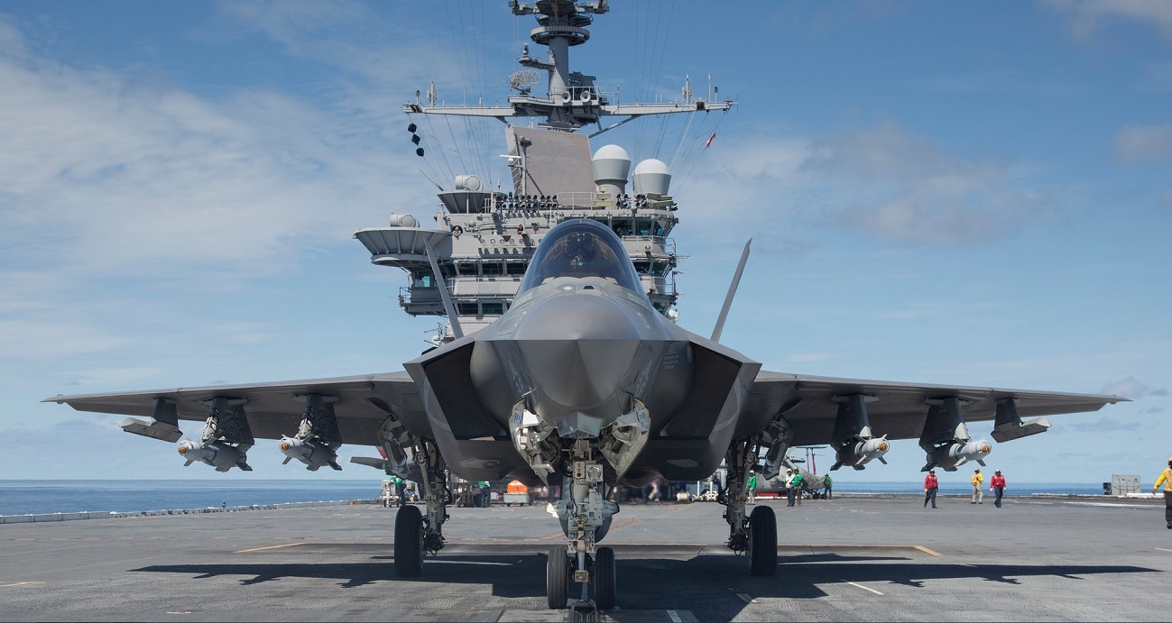 Phi doi F-35C dau tien san sang chien dau tren tau san bay hinh anh