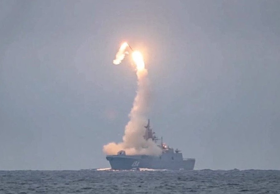 Canh tau chien Nga ban thu ten lua sieu vuot am hinh anh