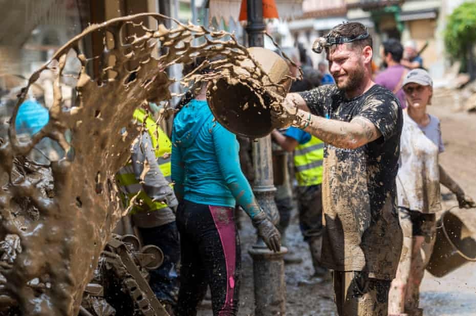 Nhieu vung tan hoang sau tran lu lich su o Duc hinh anh
