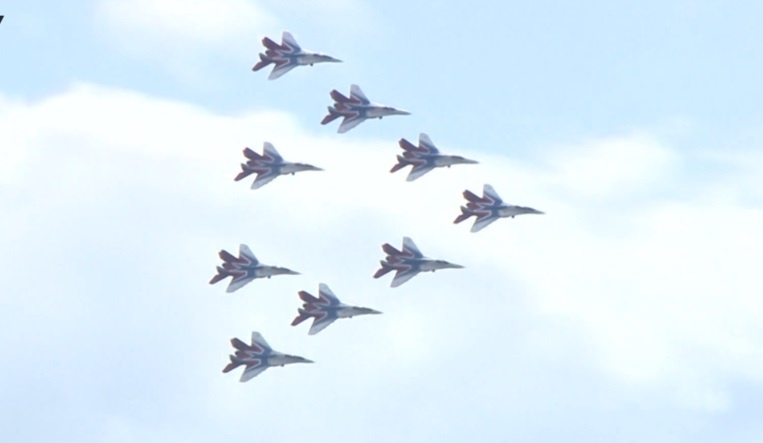 Man nhao lon dep mat cua doi bay Nga tai trien lam MAKS hinh anh