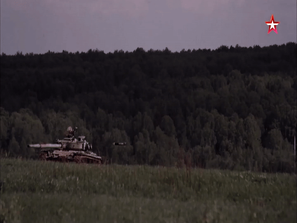 Xe thiet giap BMD-4 cua Nga tro tai thien xa hinh anh