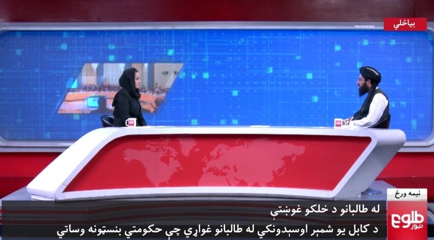 Phat ngon vien Taliban lan dau len song truyen hinh voi nha bao nu hinh anh