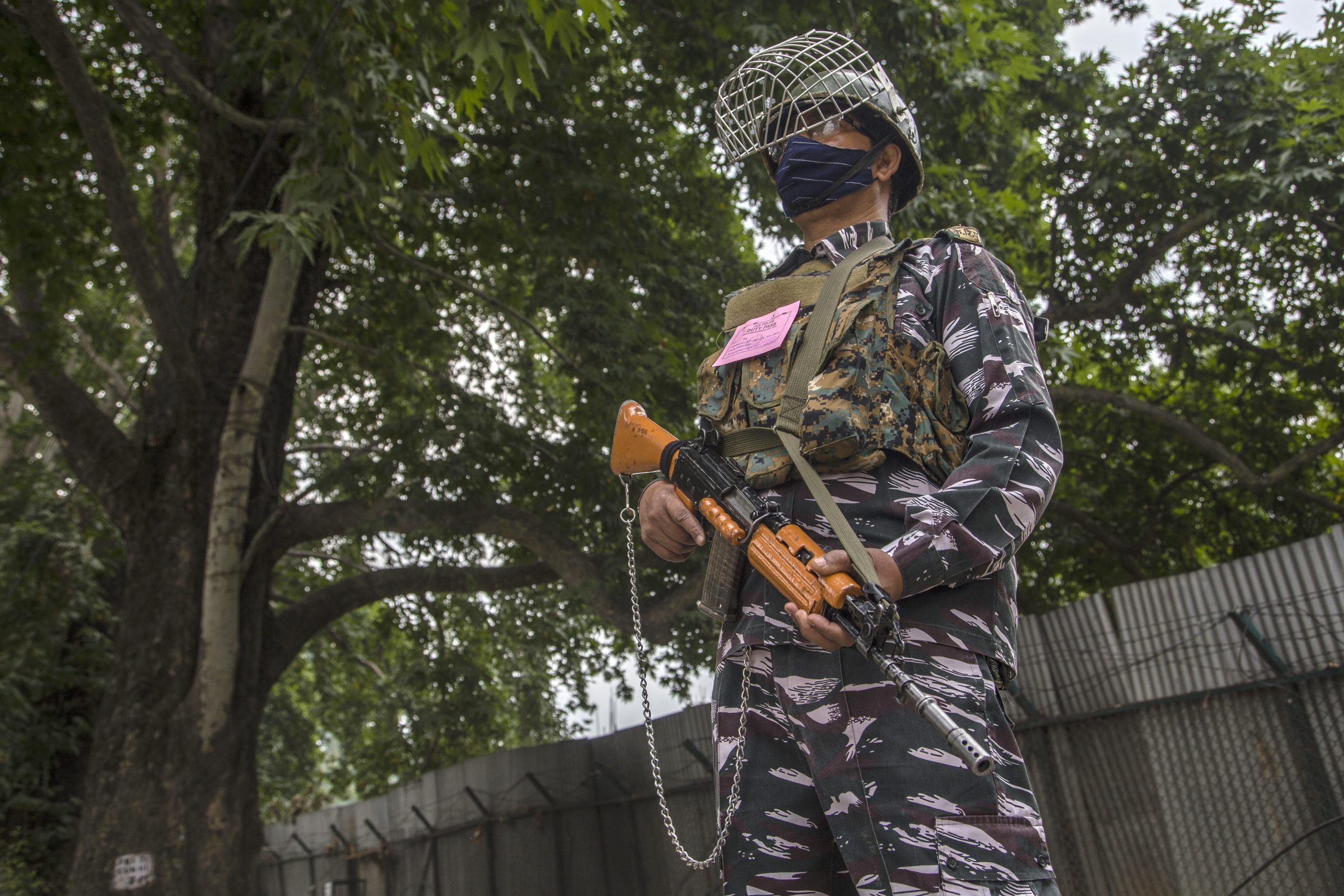 Canh sat tieu diet thu linh nhom phien quan o An Do hinh anh