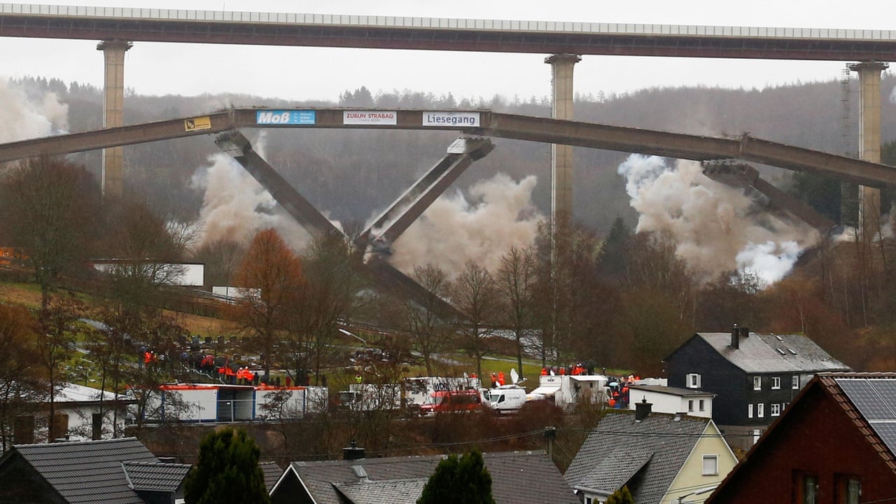 120 kg thuoc no khien cay cau cao 70 m vo vun trong chop mat hinh anh
