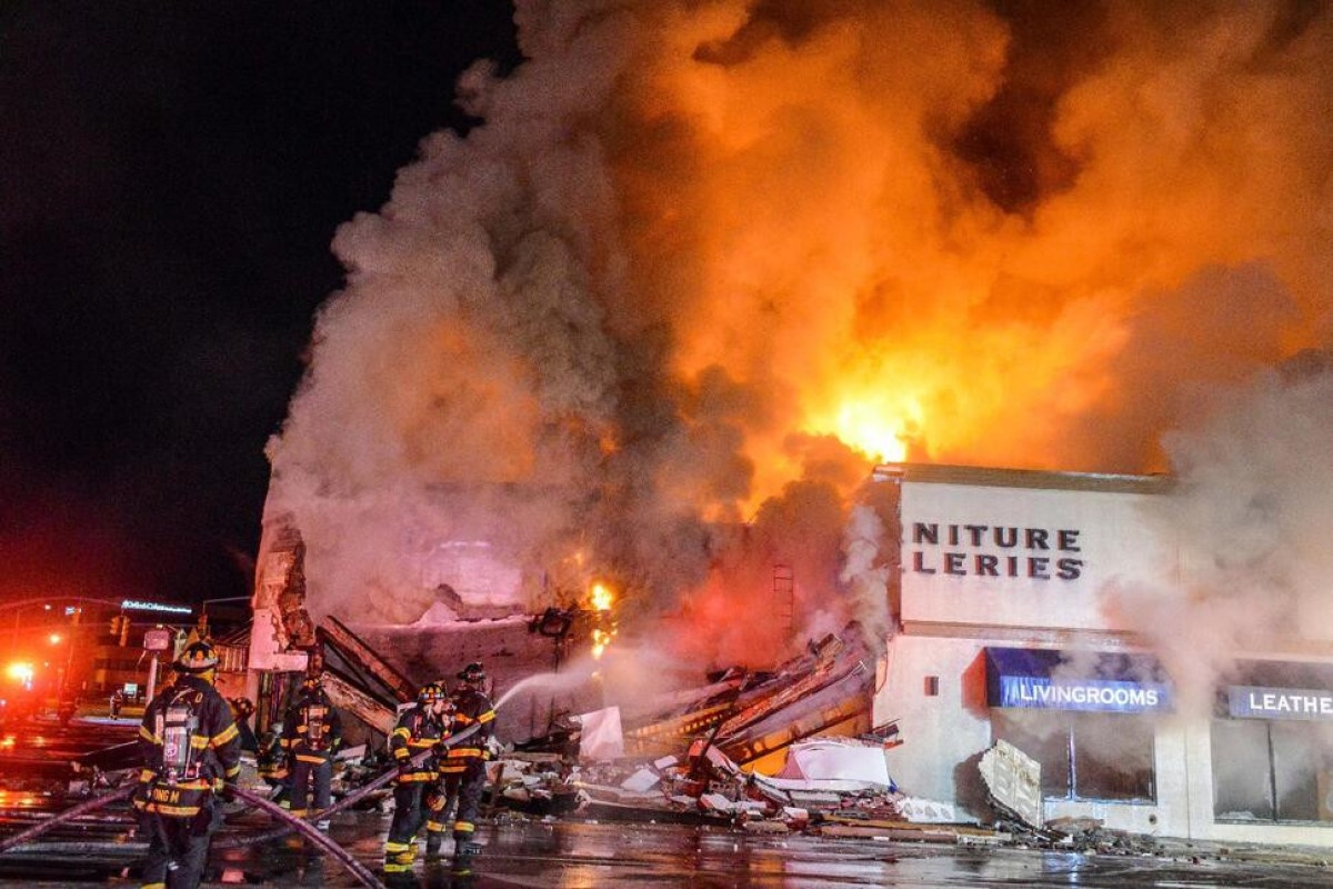 Xe bon no tung o bang New York hinh anh