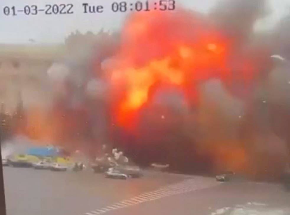 Toa nha trung tam thanh pho Kharkiv bi trung ten lua hinh anh