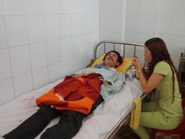 Thay giao bi danh chan thuong so nao hinh anh