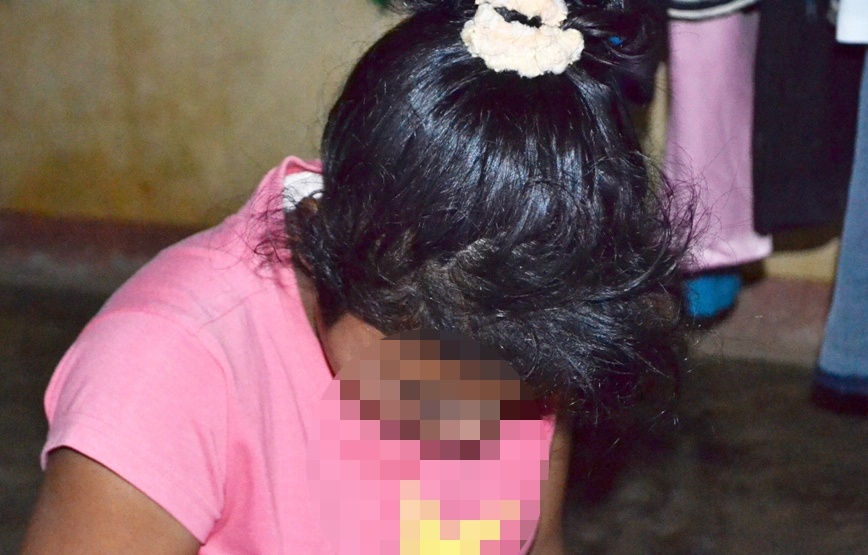 Nhau say, 2 anh re thay nhau cuong hiep em vo hinh anh