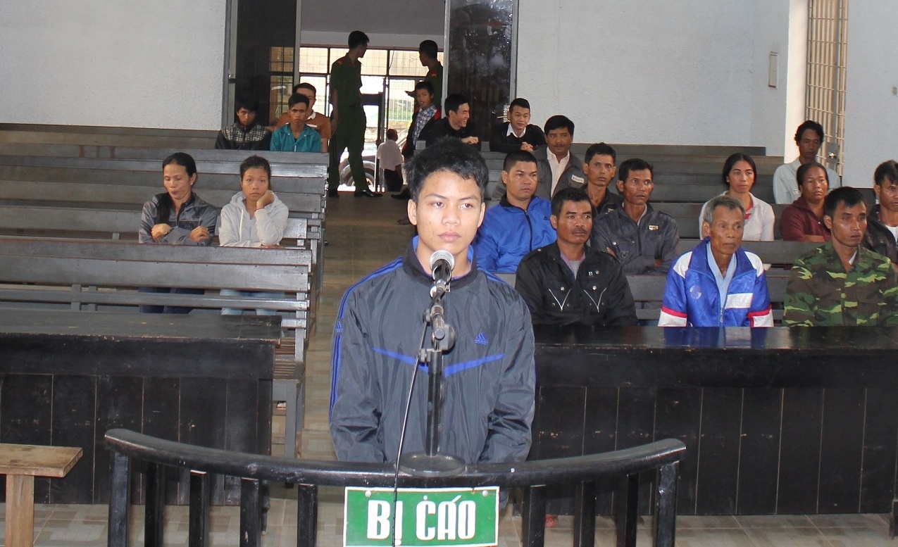 Chong ep vo mang bau uong thuoc diet co tu vong hinh anh