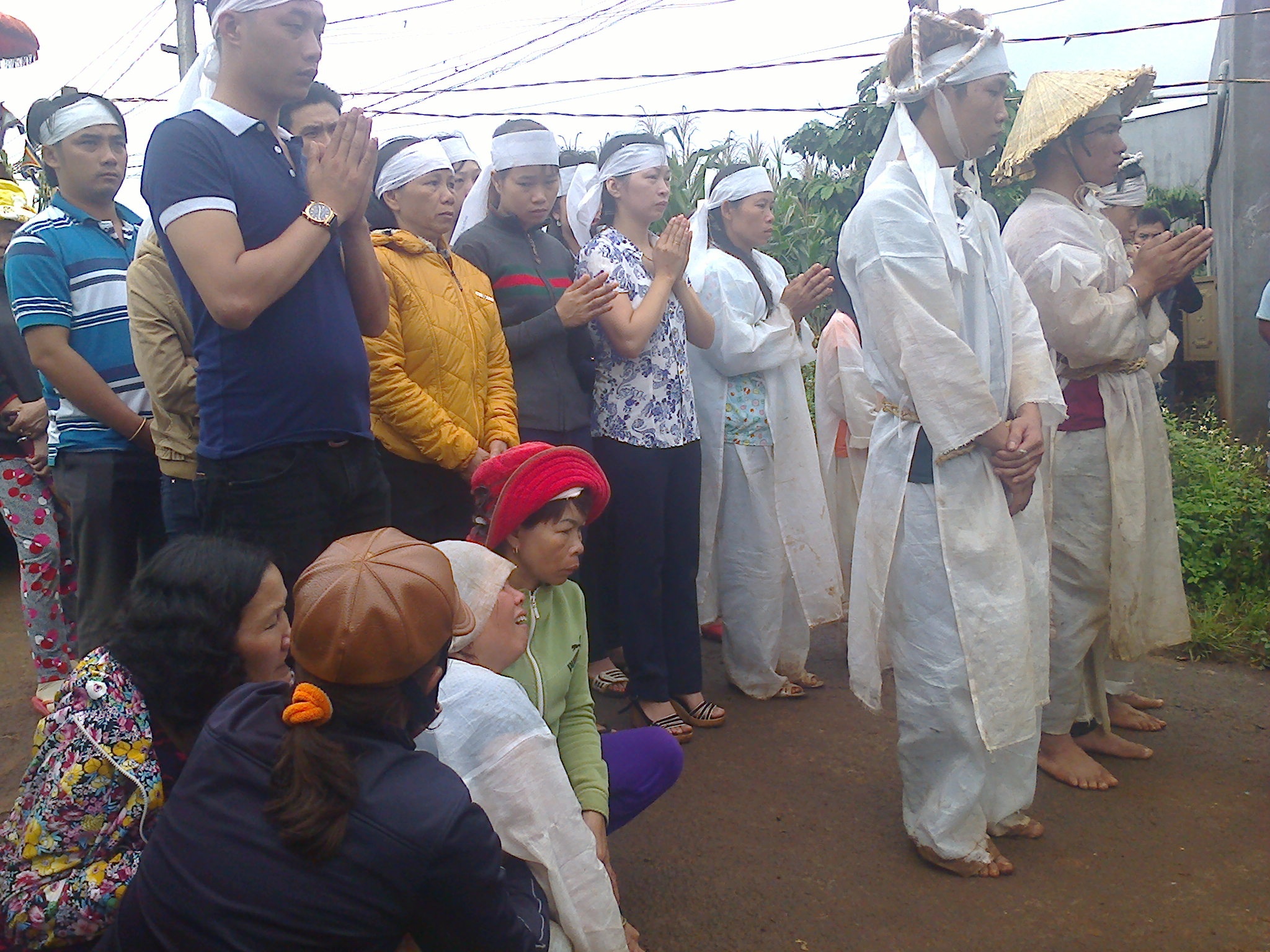 Cong an vien thua nhan danh nghi can tai hoi truong thon hinh anh