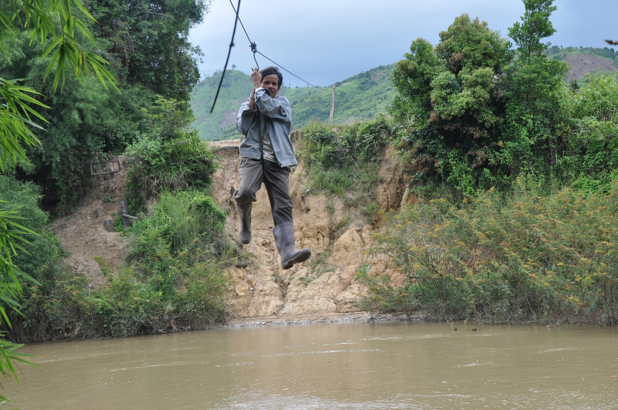 Ca xa lieu minh du day qua mieng 'ha ba' de len nuong hinh anh