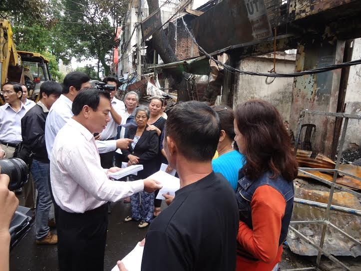 Lãnh đạo UBND tỉnh Đắk Lắk và các sở, ban ngành, đoàn thể thăm hỏi và hỗ trợ các gia đình bị hỏa hoạn