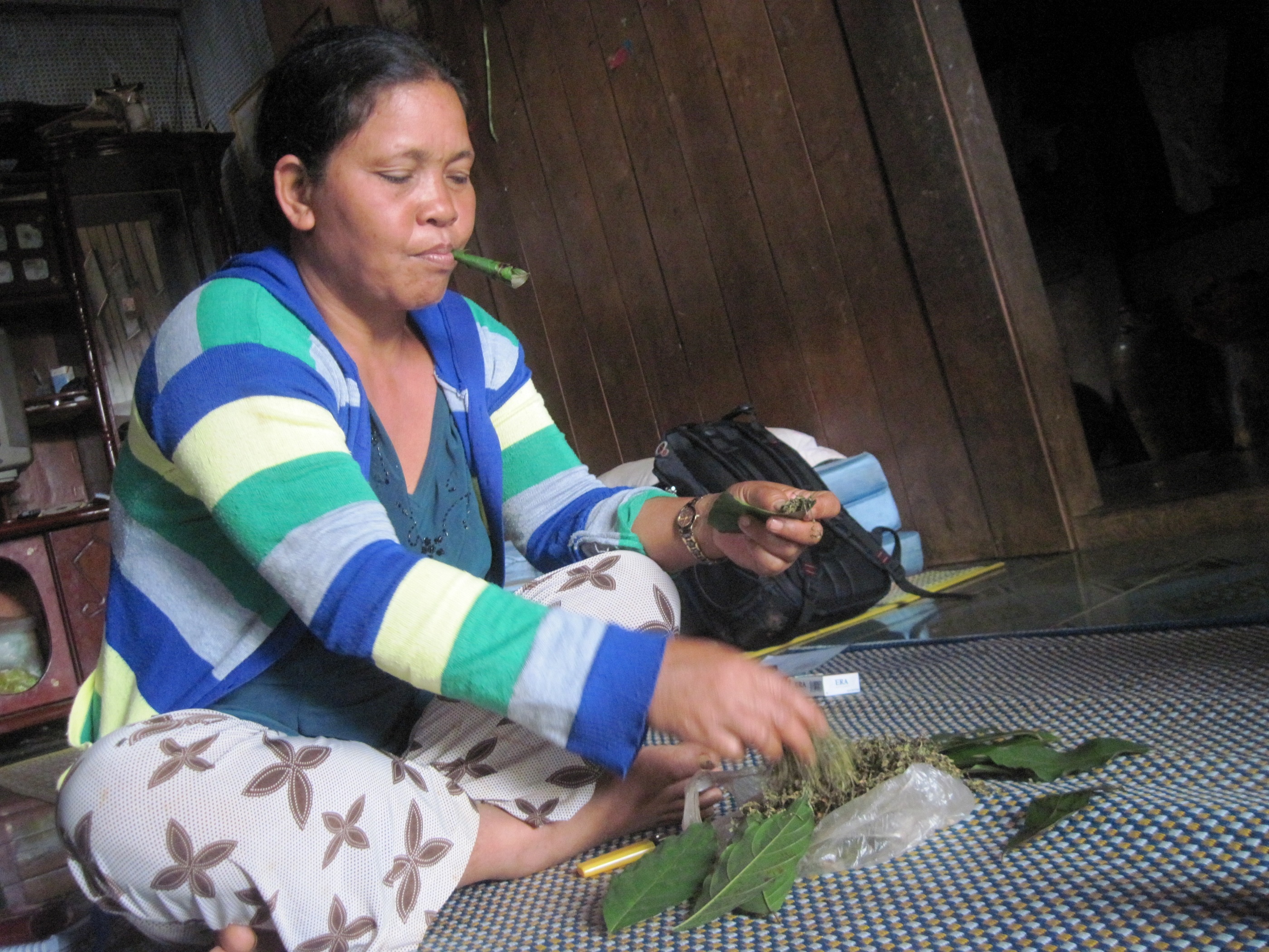 Lang cua nhung phu nu tha nhin doi khong chiu bo thuoc re hinh anh