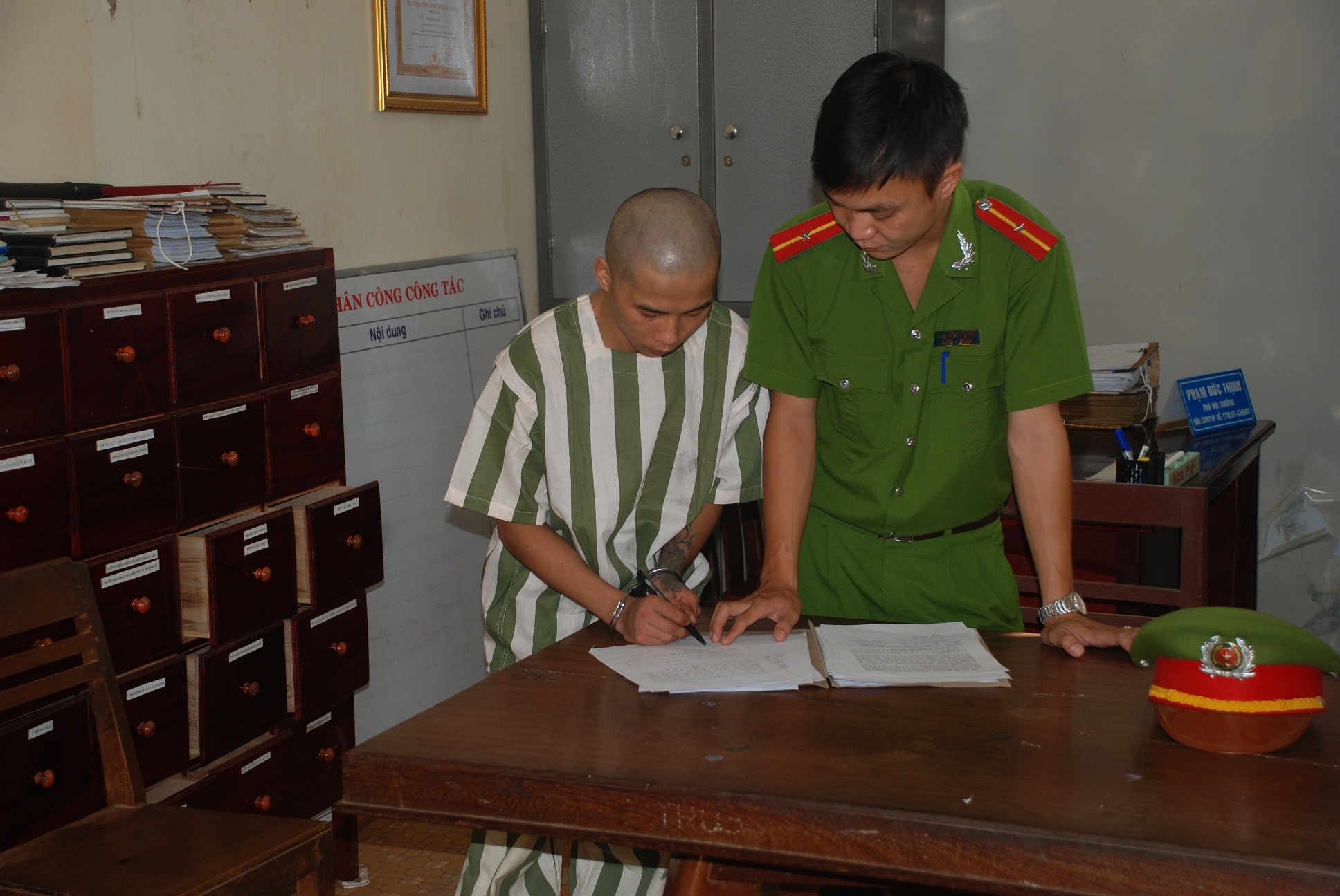 Gui ma tuy qua xe khach, tra tien bang tai khoan ngan hang hinh anh