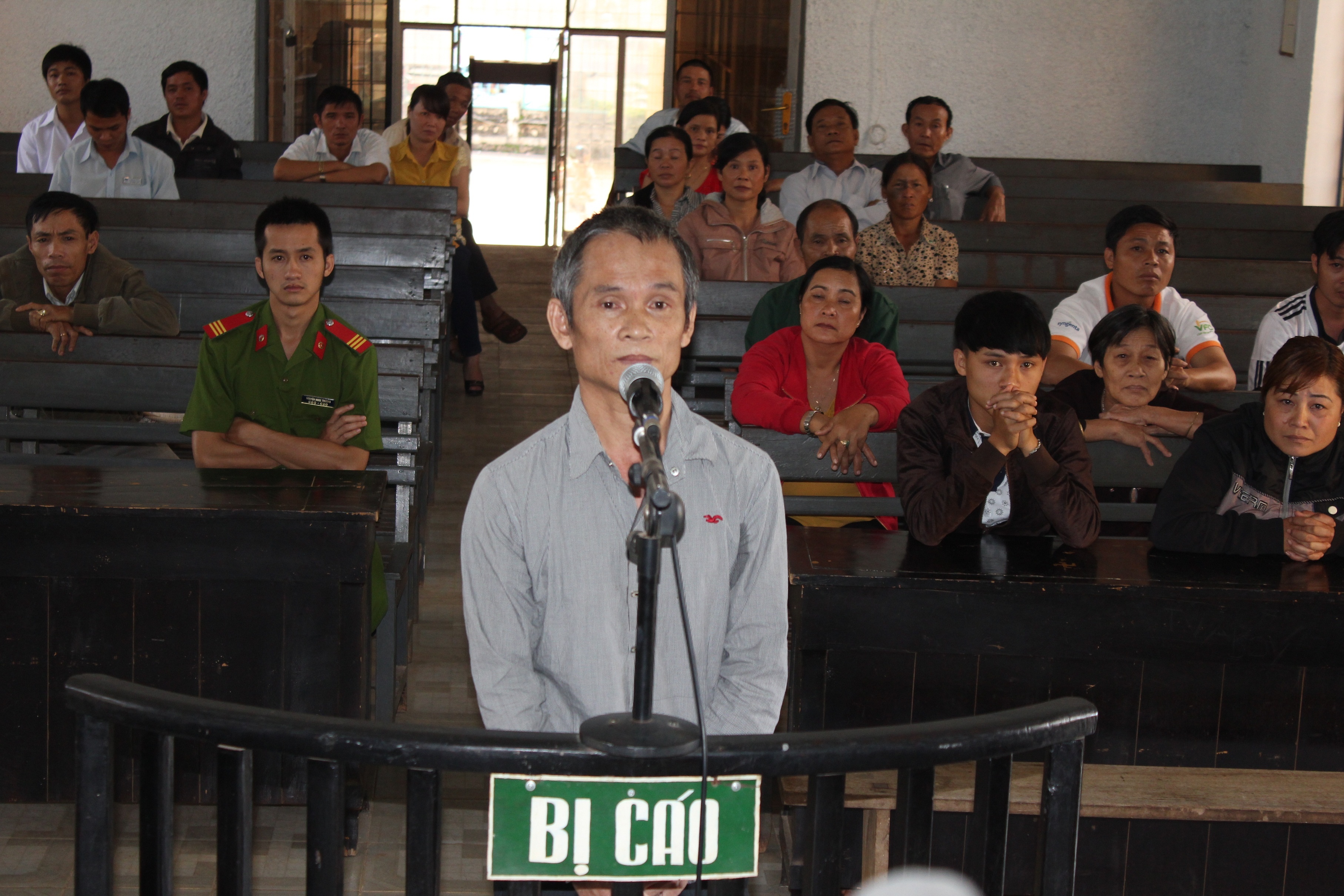 Ke dao vao co vo cu doi chia tai san hinh anh