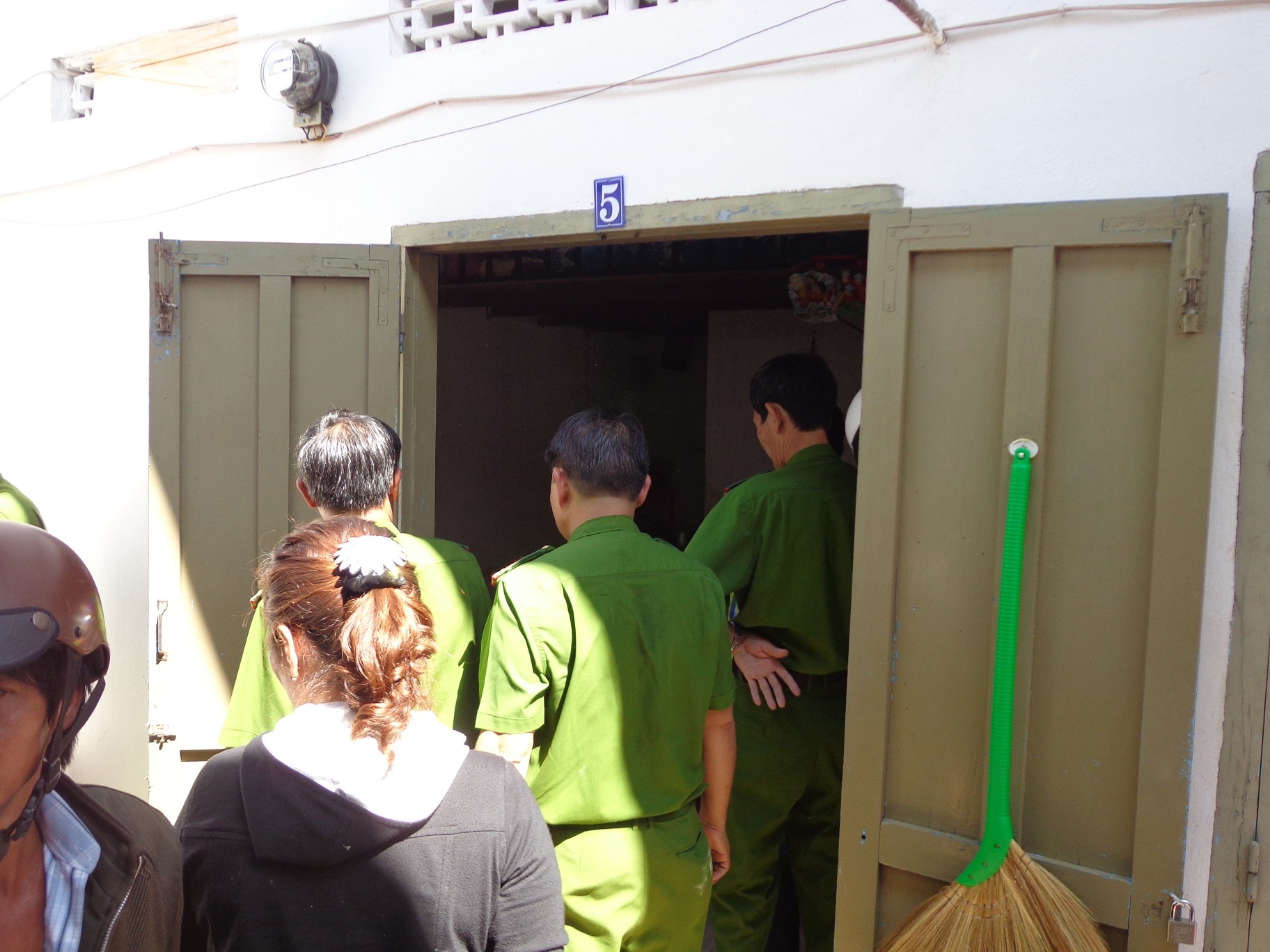 Nghi an chong giet vo roi treo co tu tu hinh anh