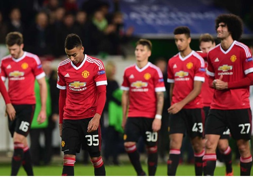 Tai sao MU lao xuong vuc tham? hinh anh